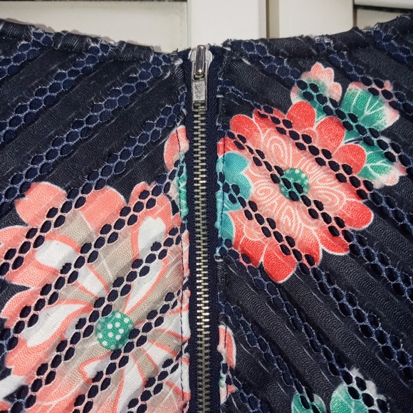 7th Avenue Design Studio Sleeveless Floral Eyelet Peplum top XS - Picture 5 of 8